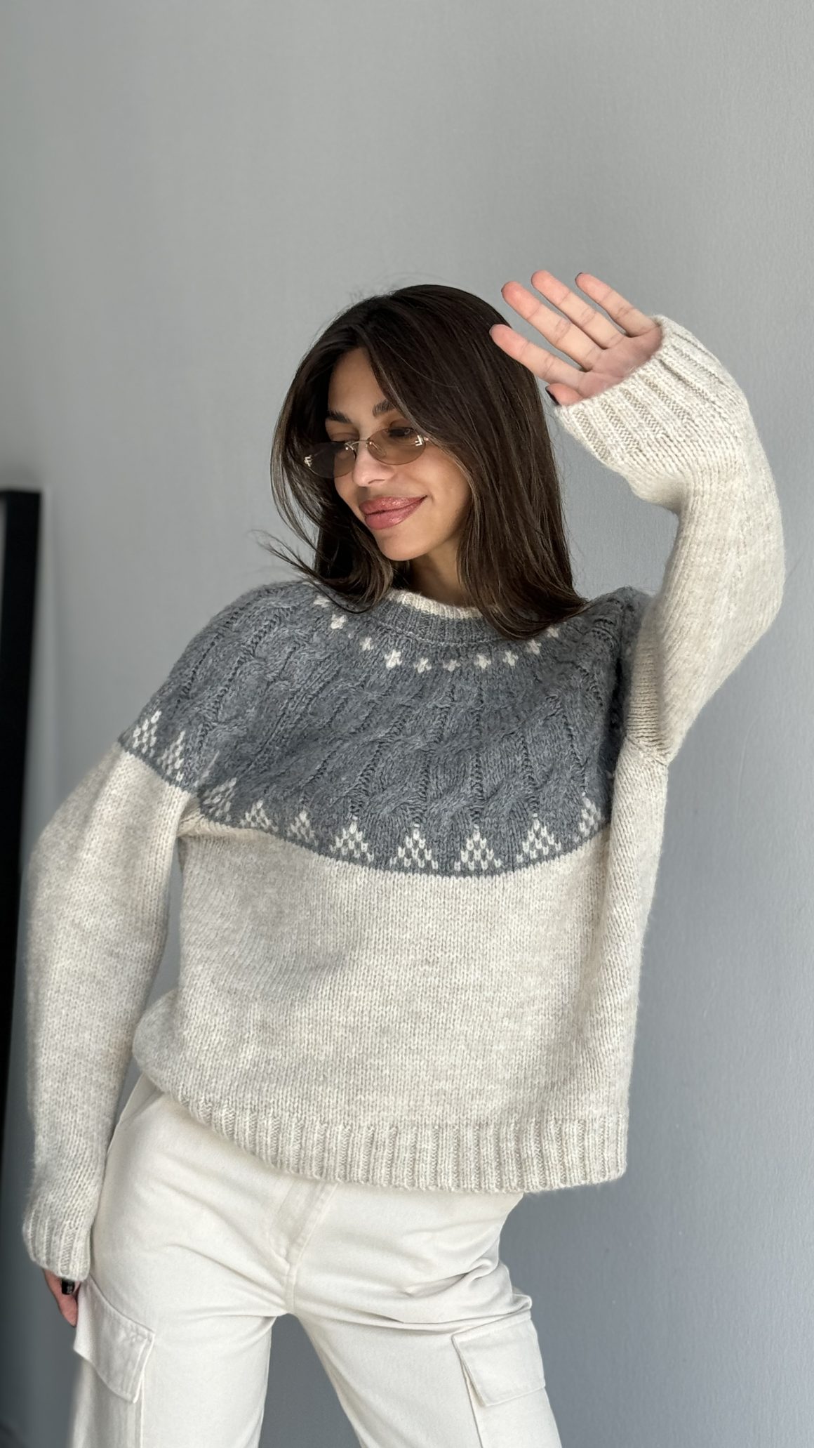 Knitted sweater grey ecru