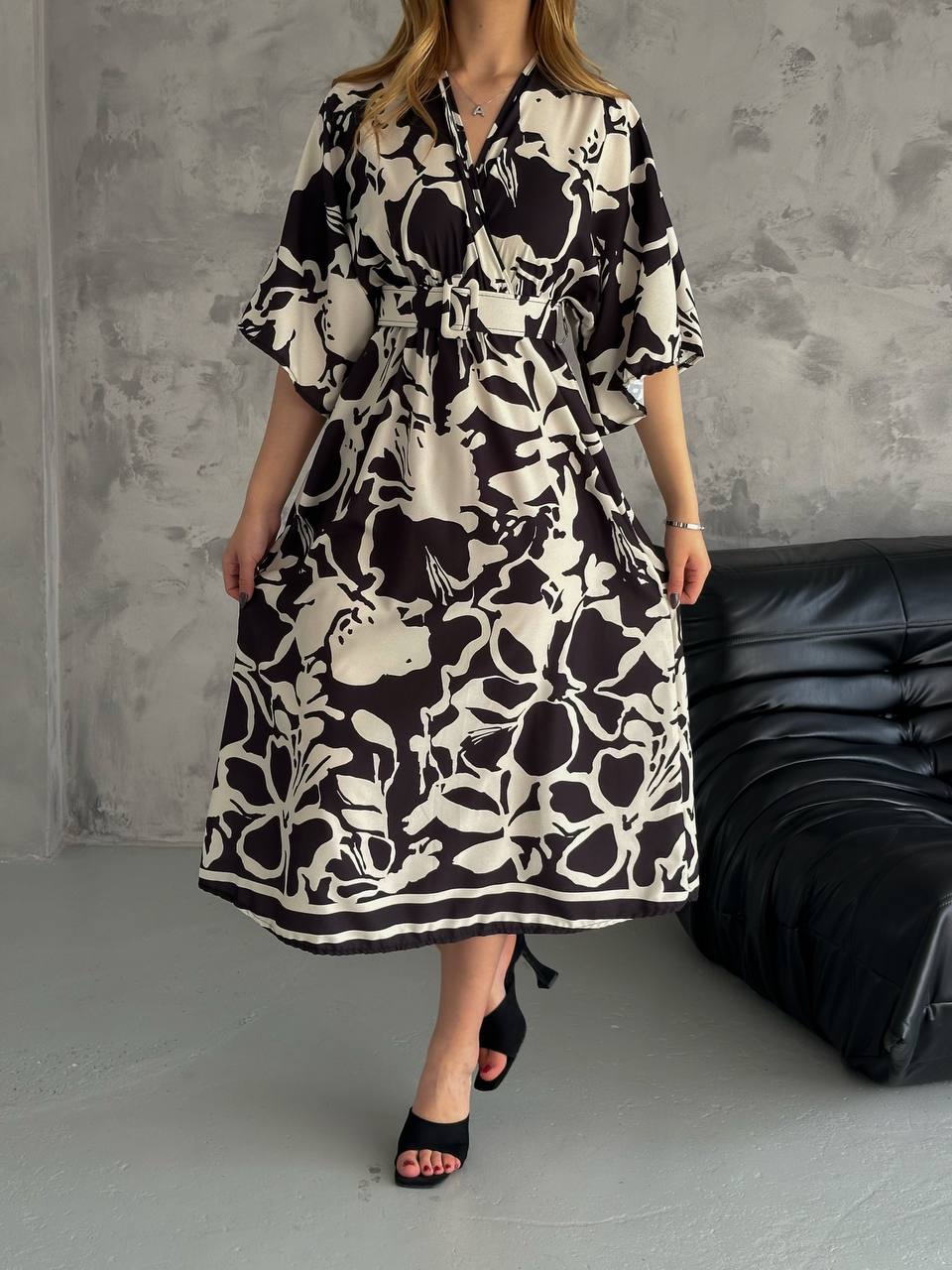 Midi ασπρομαυρο βισκοζ φορεμα με ζωνη