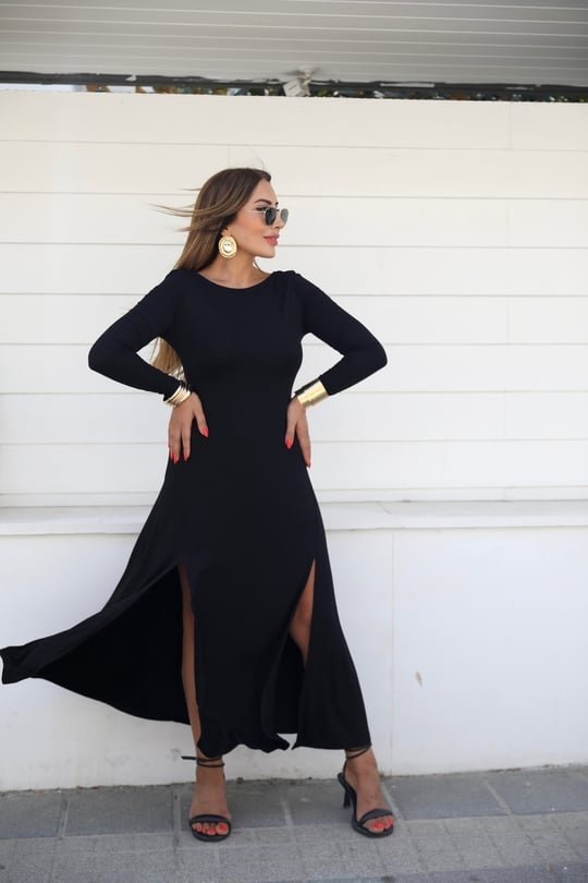 Μακρυμάνικο φόρεμα με σχισμές και ανοιχτή πλάτη - Μαύρο