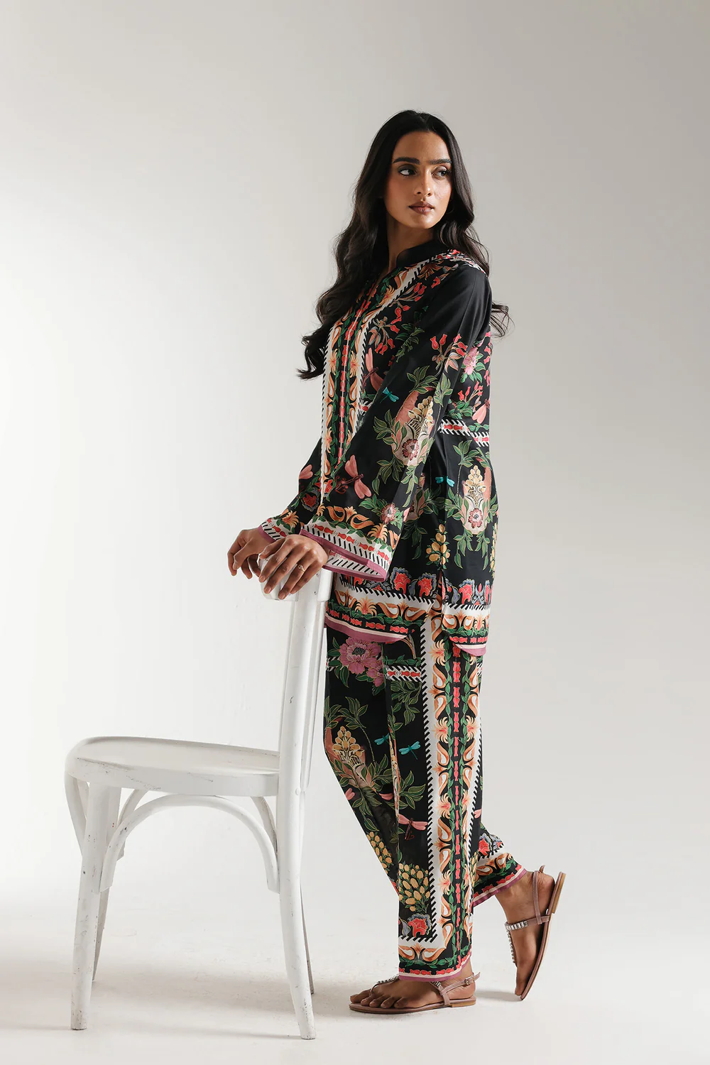 "Women's black co-ord set with vibrant artistic print – short straight-fit shirt with ban neck and culotte trousers in cotton viscose fabric"
