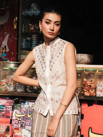 Sleeveless traditional women’s waistcoat with mirror work